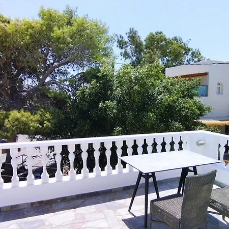 Perissa Art Rooms * Perissa (Santorini)