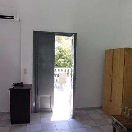 Perissa Art Rooms Apartmán *