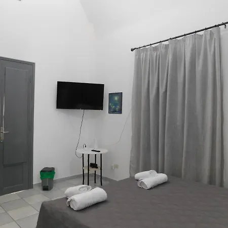 Perissa Art Rooms *